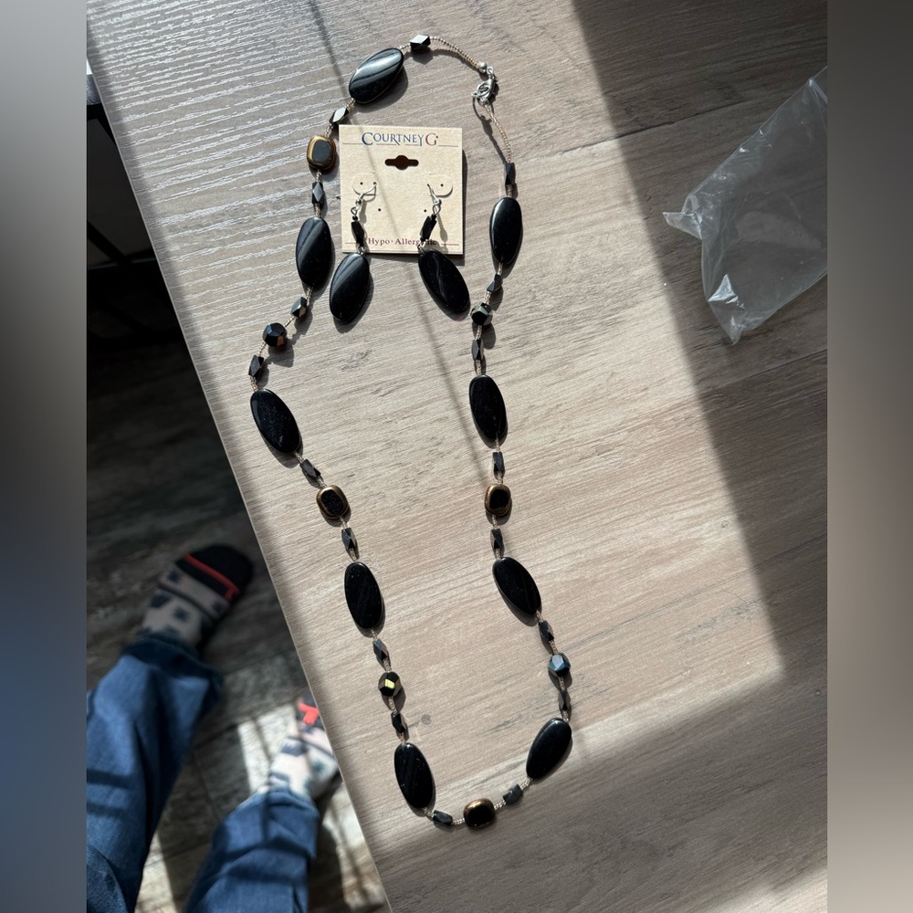 2 for $20 sale: NWT Courtney G black agate style drop earrings and necklace